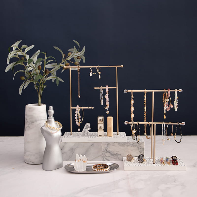 ชั้นวางเครื่องประดับพร้อมฐาน