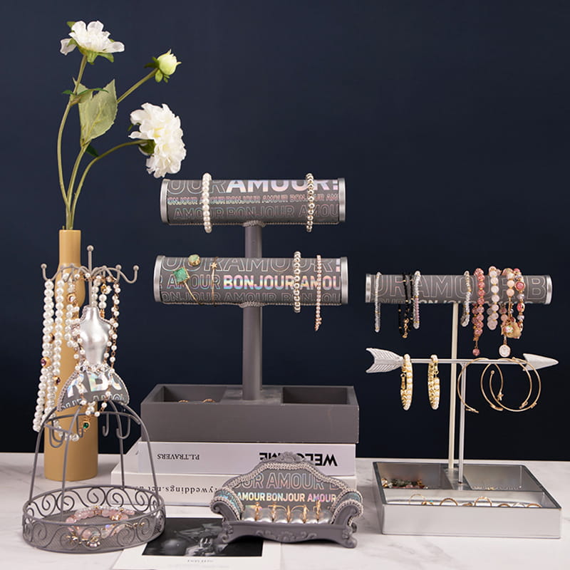 ตกแต่งหน้าต่างร้านตกแต่งสร้างสรรค์อุปกรณ์ประกอบฉากการถ่ายภาพในครัวเรือนสร้อยข้อมือเครื่องประดับยืนแสดง