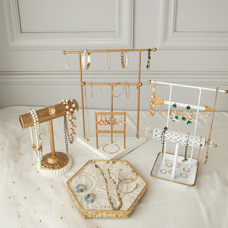 ชั้นวางสร้อยข้อมือพร้อมถาดเก็บของ